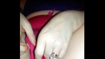 Sexy wife rubs her pussy through her panties - Omocams.com